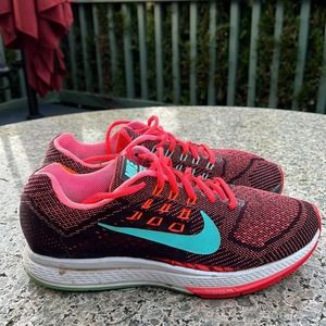 Nike zoom Womens running shoe Structure 18 size 10 pink black blue sneakers